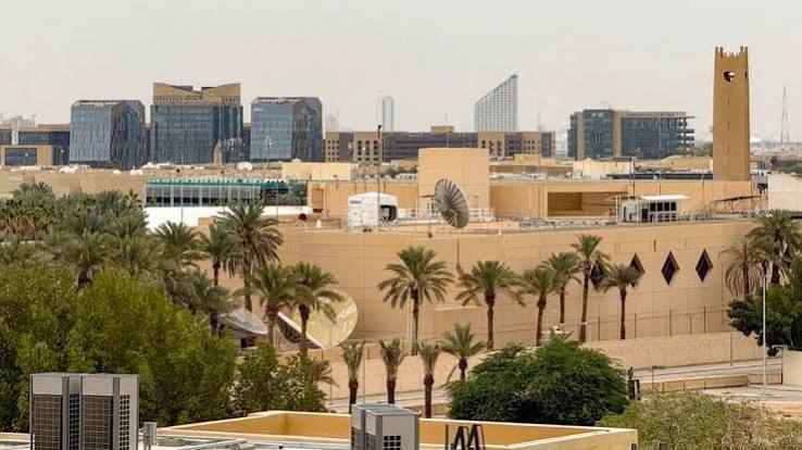 US Orders Non-Essential Embassy Staff to Leave Saudi Arabia Amid Houthi Threat